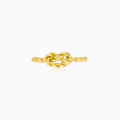 Prsten se zlatým uzlem v závitovém stylu