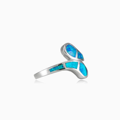 Jemný kroucený prsten s modrým opálem
