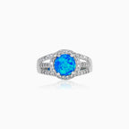 Královský prsten s kulatým modrým opálem
