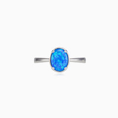  Drobný prsten s oválným modrým opálem