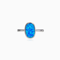 Prsten s plochým oválným modrým opálem
