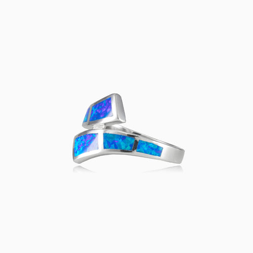 Kroucený prsten s modrým opálem