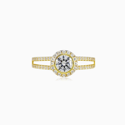 Shimmering yellow gold ring