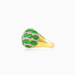 Smaragdový a diamantový bombe prsten