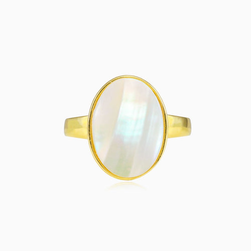 Oval nacre gold ring