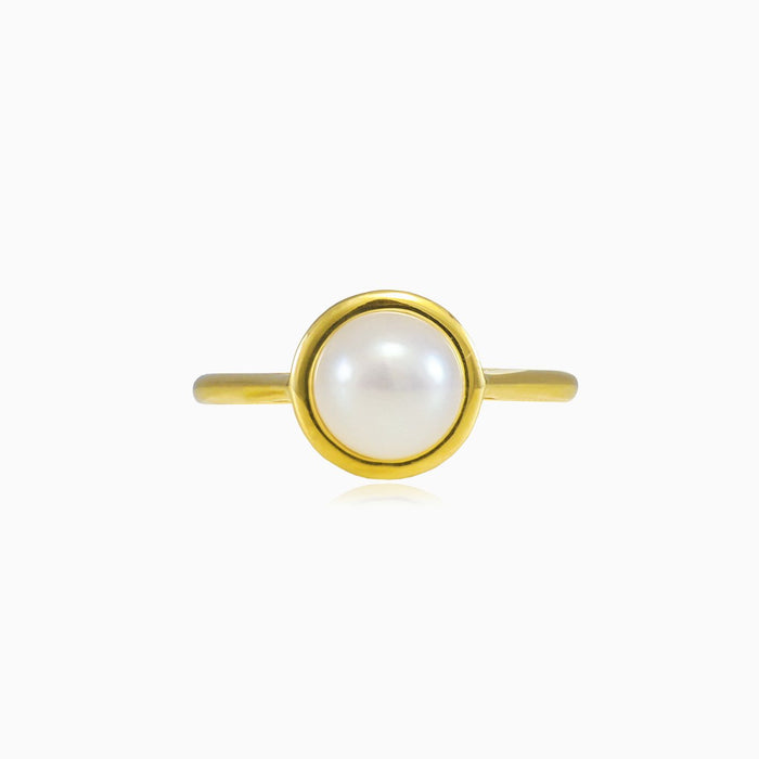 Einfacher Goldring mit Perle