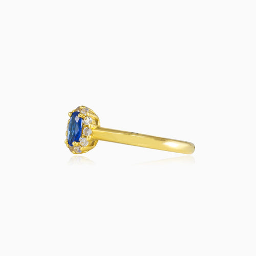 Odvážný zlatý prsten s oválným syntetickým safírem