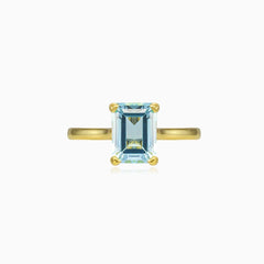 Zlatý prsten s modrým topazem