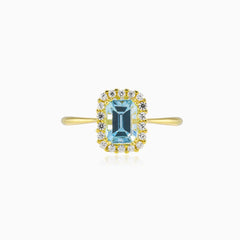 Zlatý prsten s modrým topazem