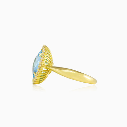 Masivní zlatý prsten s oválným modrým topazem