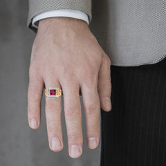 Zlatý rubínový a diamantový pánský prsten