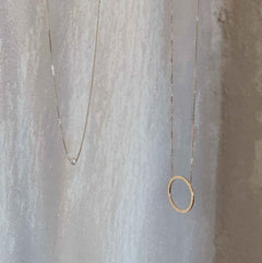 One pearl gold necklace